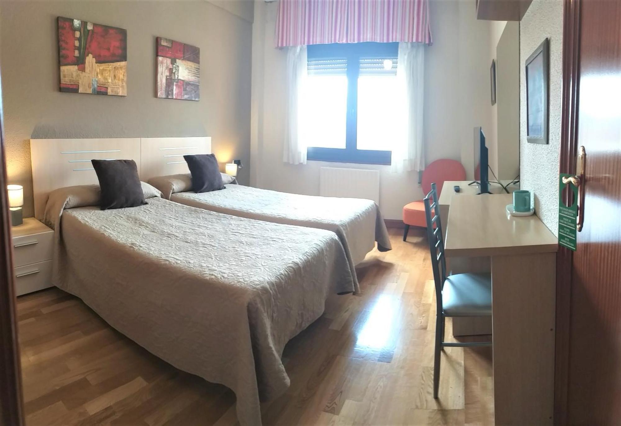Alojamientos Pamplona Ngoại thất bức ảnh